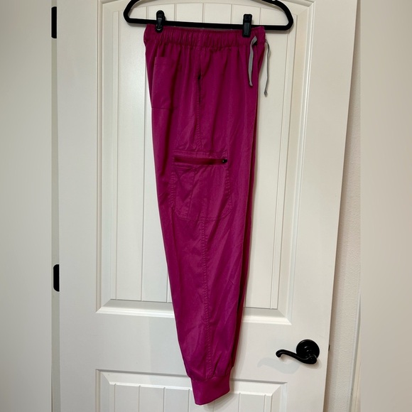 Niaahinn Hot pink scrub set, size L - Picture 6 of 10